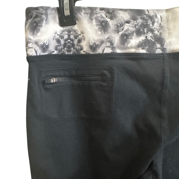 Lululemon Astro cropped pant size 12 EUC - Picture 3 of 5